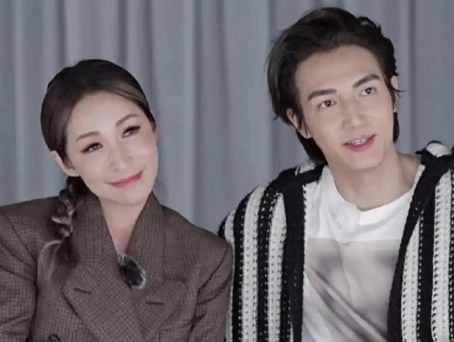 萧亚轩前男友黄皓官宣当爸爸,一只小狗,牵起了他和女邻居的爱情_腾讯