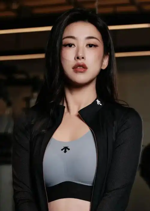 全球最美面孔朱珠晒瑜伽照运动内衣配无痕裤美得健康性感