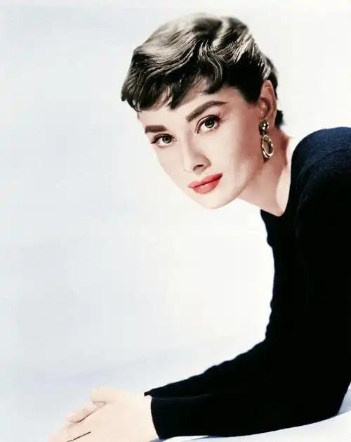 世界电影最伟大的女演员奥黛丽赫本一位飘落凡间的天使