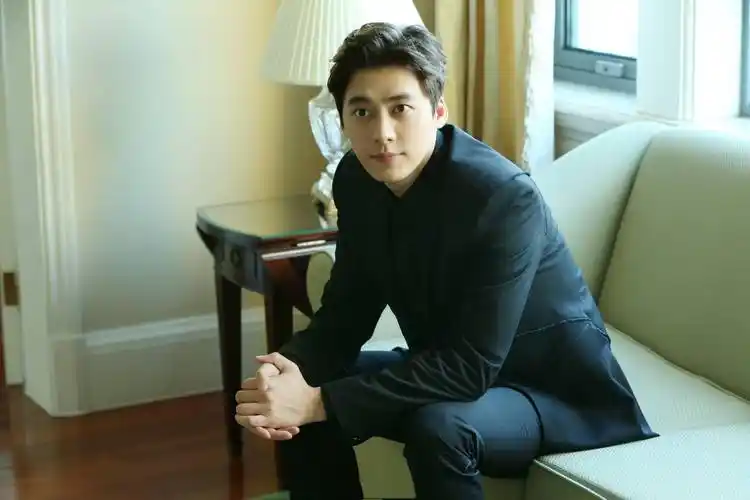 "顶流男神"李易峰的毁灭史:从人人爱到万人唾,他经历了什么?