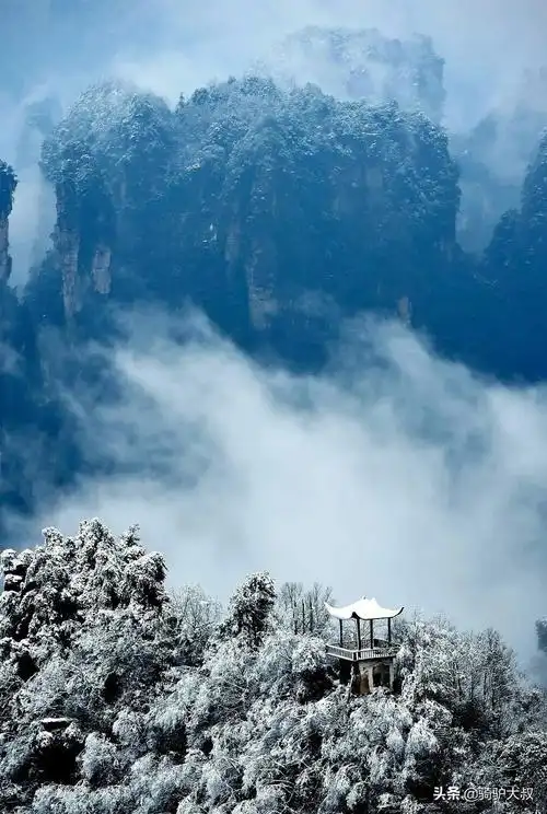 从古至今,人们总是对仙境有各种幻想:想象它在云巅之上,九霄之外;在