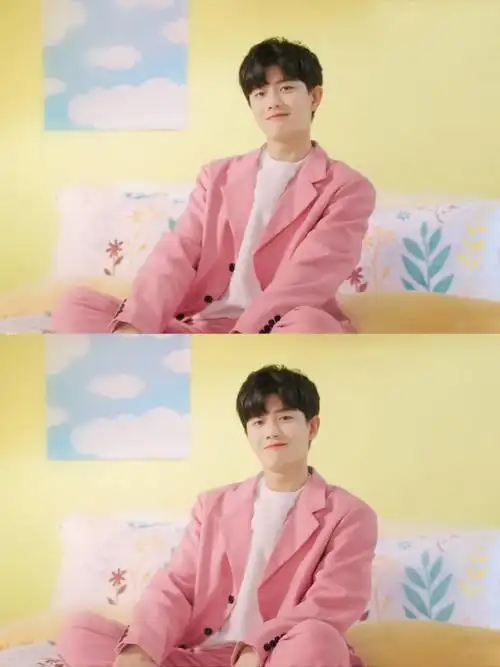 任嘉伦超话|#任嘉伦乐蜗家纺品牌代言人#真的很适合粉色西装 超甜