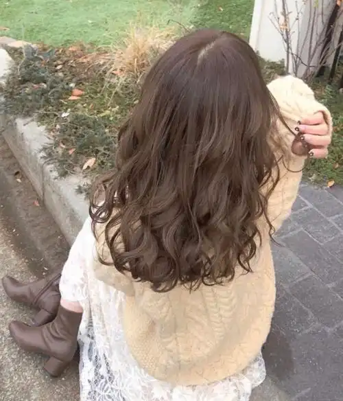 烫一次美半年适合圆脸女生的蓬松烫发