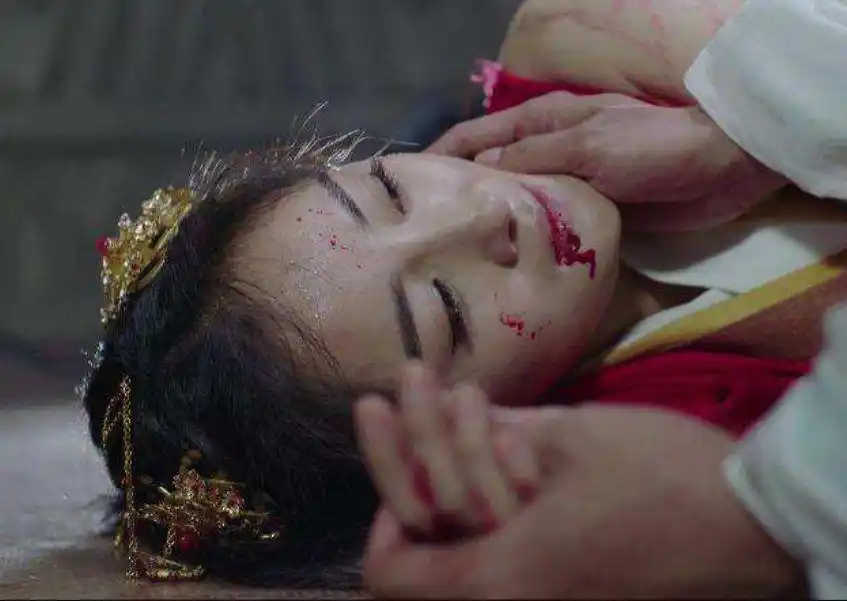 盘点古装剧中最经典得女主受伤吐血的剧照,最后一张堪称经典