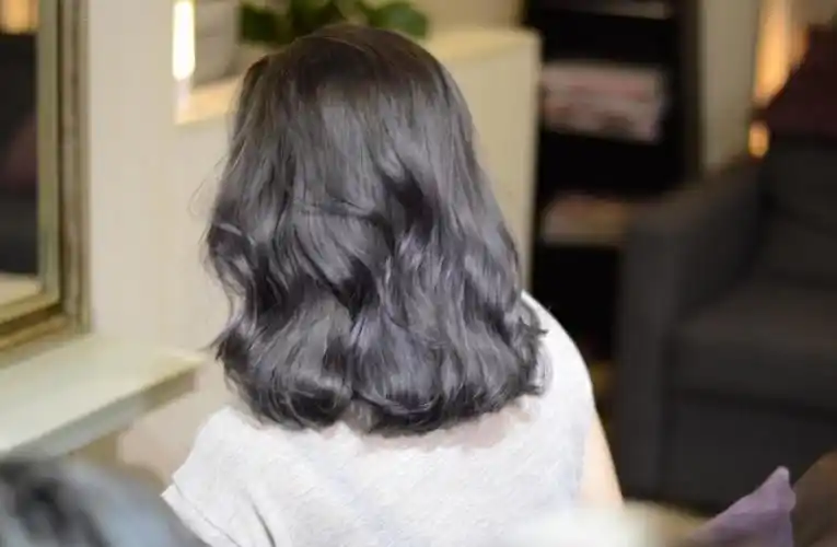 染黑发多久能褪到自然
