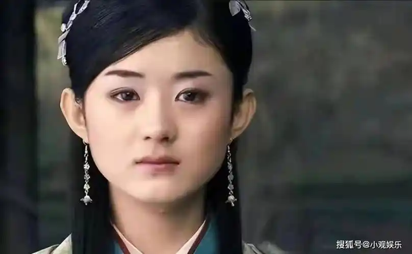 一些整形医生分析认为,赵丽颖的鼻子,眼睛和脸型都进行了一些微调.