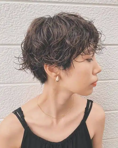 女人发型别管怎么剪,也要试试纹理烫短发,蓬松还时尚_女性_头发_产品