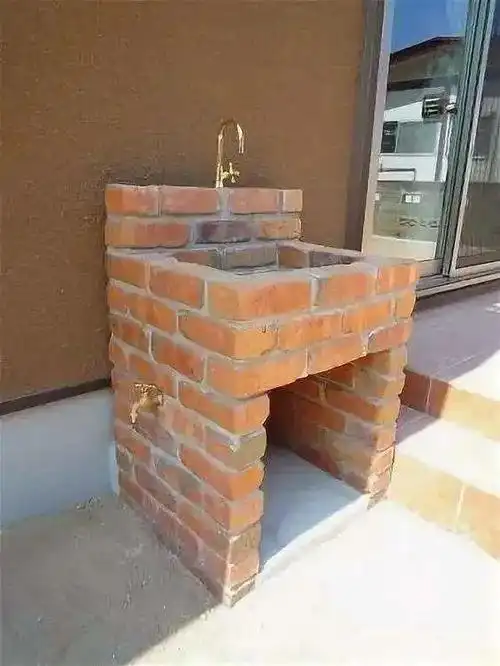 做水池 用红砖砌一个洗手池在院子里,平时浇花,洗衣都很方便.