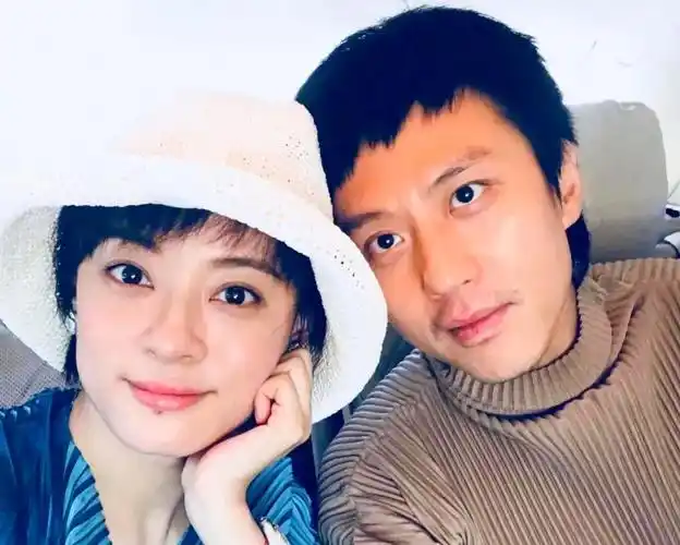 邓超孙俪秀恩爱辟谣婚变孙俪肚腩膨胀网友质疑她怀了孩子孙俪又怀孕了