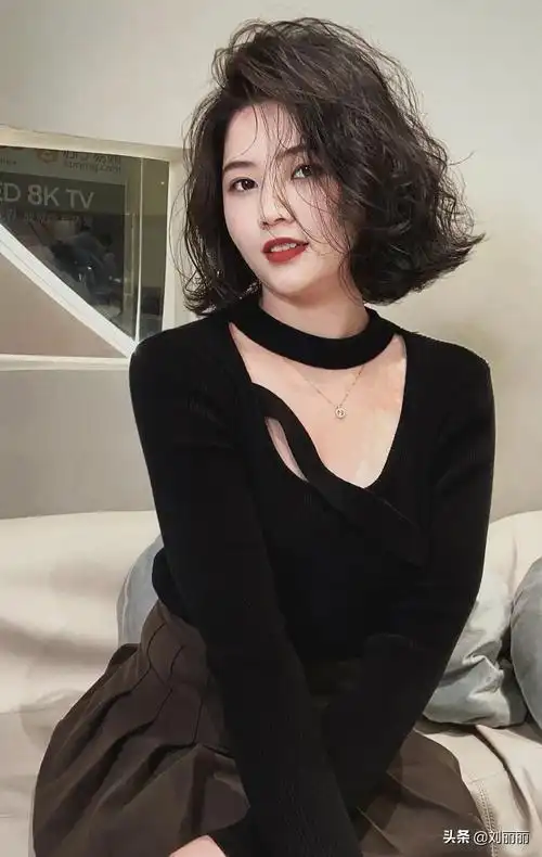 50多岁的姐姐做款纹理烫,利落又年轻,还有很多款流行发型