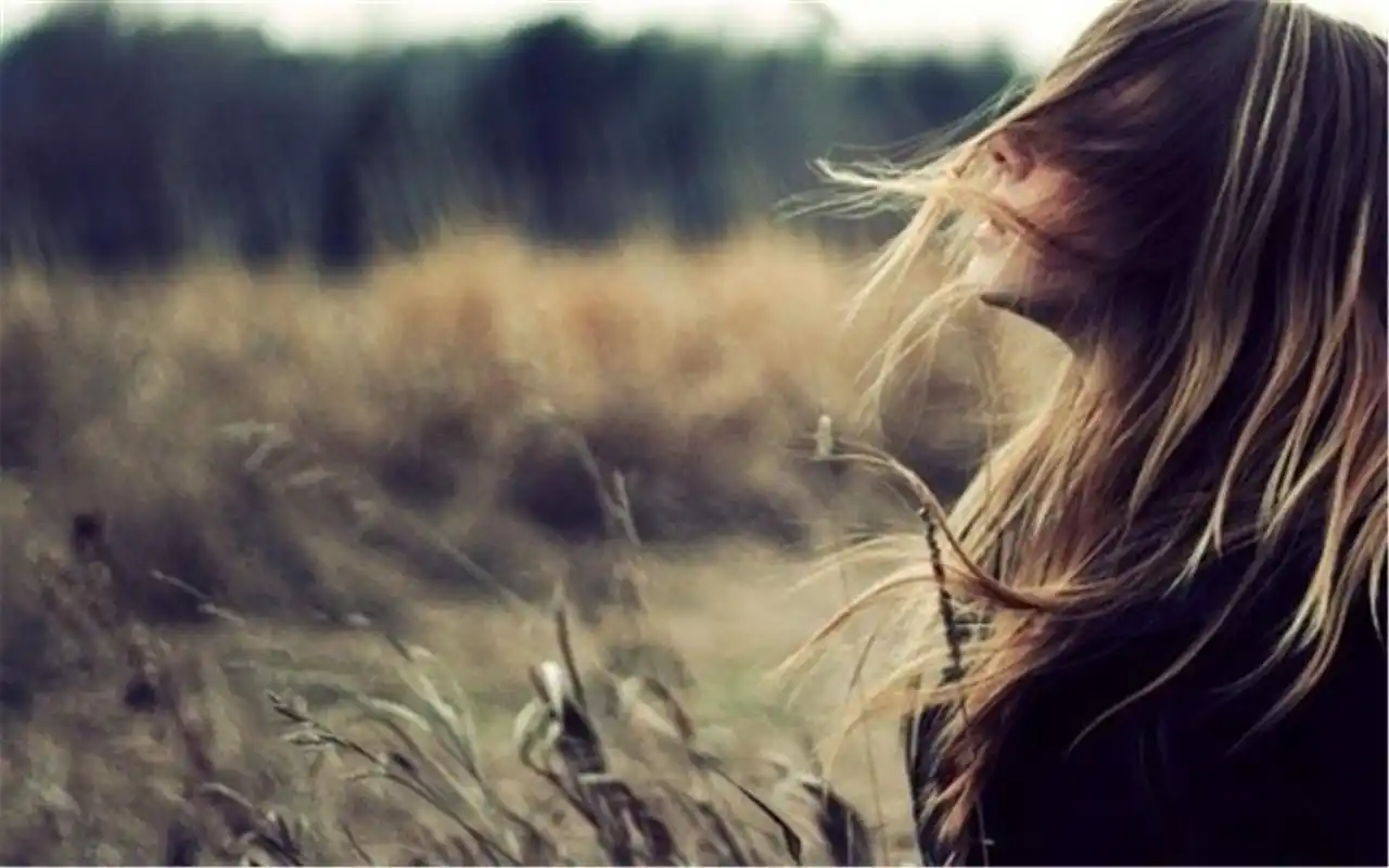 唯美伤感女生背影图电脑高清壁纸下载