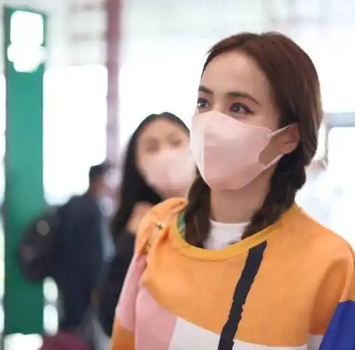 蔡依林时隔多年来内地参加活动,真是人美心善,网友有不同看法_举动