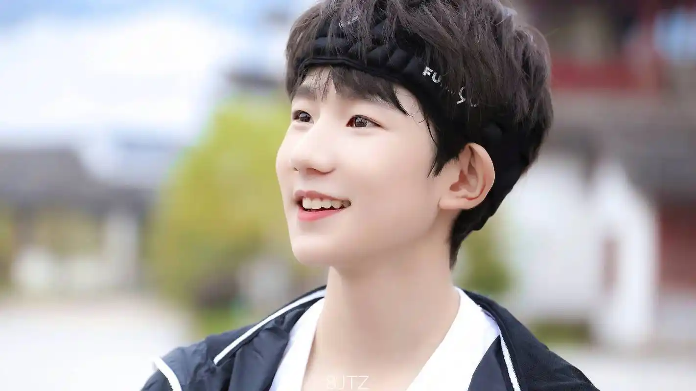 最甜笑容大赛,小编要提名王源弟弟,王源弟弟笑起来真的超甜,超暖哒.