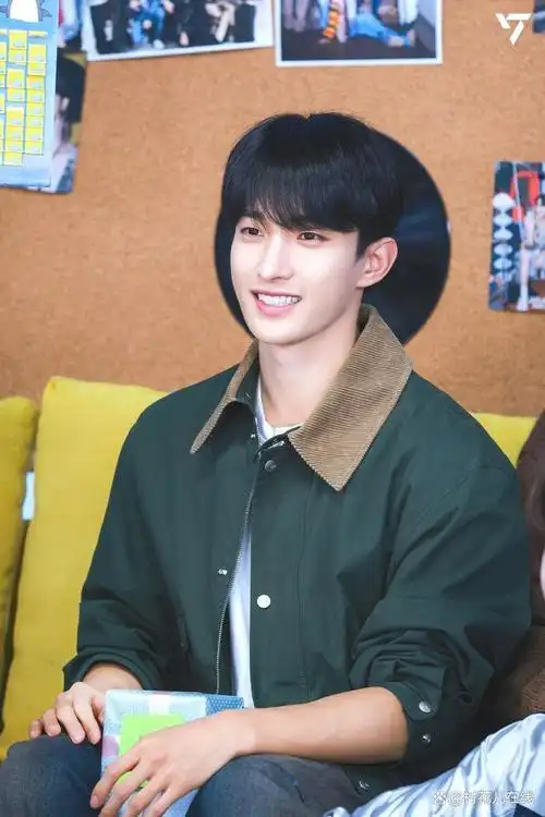 在kpop界里,韩国男偶像们不仅因为高颜值的外貌受到关注,也有不少人