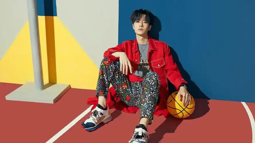 王一博明星风尚壁纸4