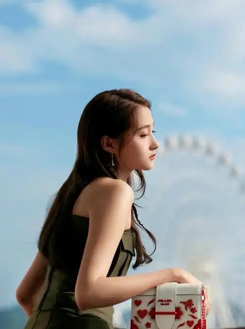 关晓彤变身小关老师,吕秀才是班主任_高校资讯_资讯_中招网_中招考生