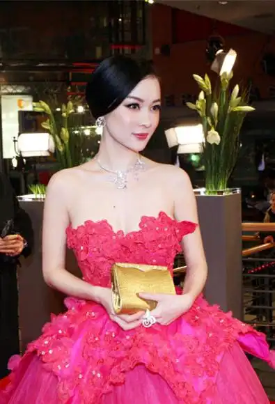 图霍思燕红毯图片艳压群芳复古造型尽显东方美