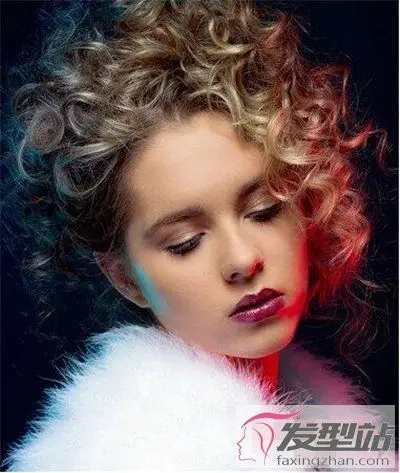 螺丝烫小卷发型 洋气烫发张扬自我