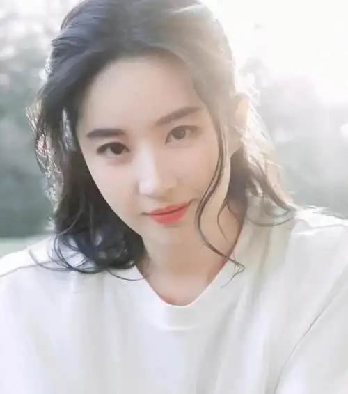 原创神仙姐姐刘亦菲的大腿撕破多少女明星的虚伪的面具