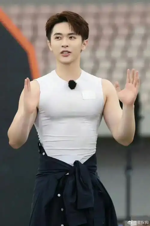 张逸杰回应过度举铁#在跑男最新预报里差点没认出他是张逸杰,之前还