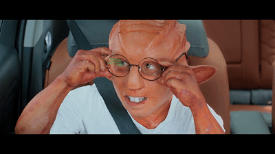 都市繁华地段惊现外星人还想要吃火锅