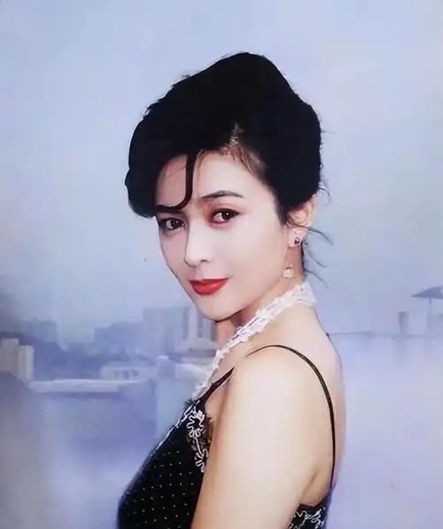 "香港第一美女"关之琳年轻时有多美?那年素颜出镜十三姨