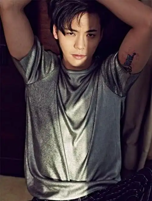 肌肉男:陈伟霆时尚健康杂志封面大片-小虾米