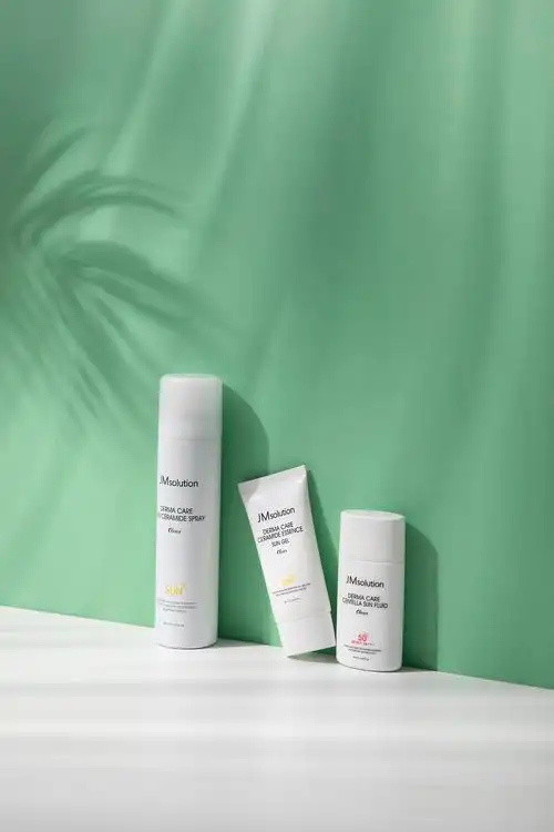 一组护肤品的照片