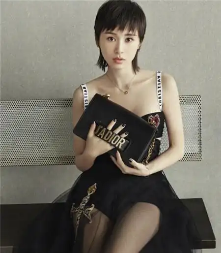 王子文百变短发 开启灵动优雅风