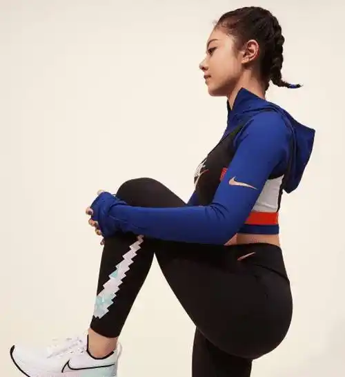 时尚"叫成年后的赵今麦,当她穿上健身服后,网友酸了_发展_身材_吴亦凡