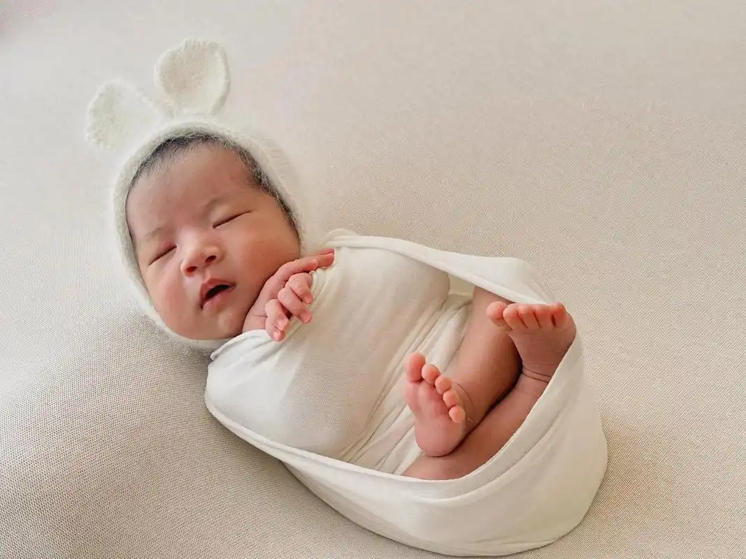 满月照拍摄90花絮.97女明星小金豆摄影棚路透 粉丝"豆妈" - 抖音