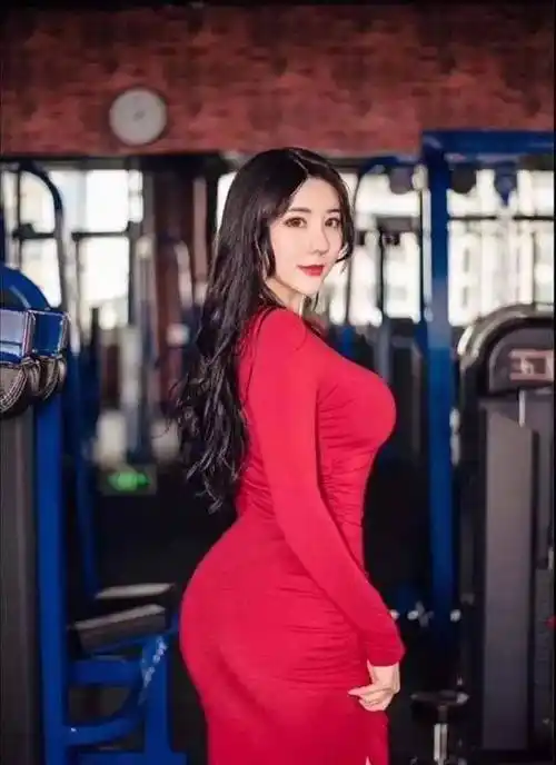 178cm刘太阳完美身材引热议,丰满翘臀美到犯规