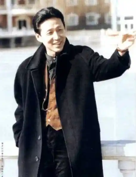 宋丹丹晒与那英蔡明等昔日合影, 陈道明那时候还是小鲜肉帅一脸