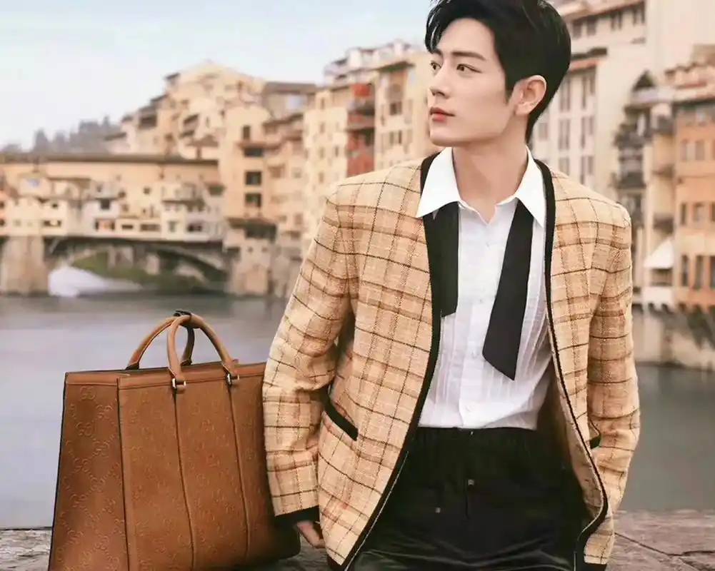 gucci:快来看啊,这是我的代言人,是火遍全球的superstar!嗯,他看上去