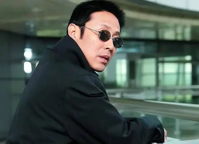 陈道明:跑龙套时娶央视主播,跟妻子恩爱41年,女儿嫁肖战经纪人_杜宪