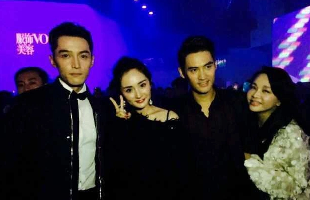 活久见胡歌和杨幂同框还在台下说悄悄话