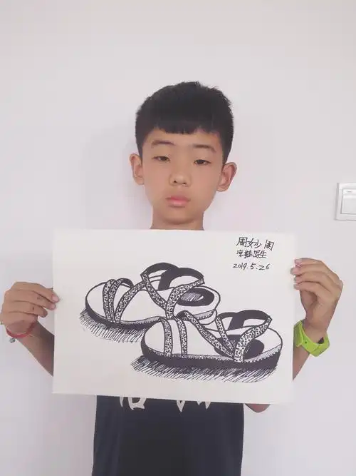 素描写生班《凉鞋写生》学生作品