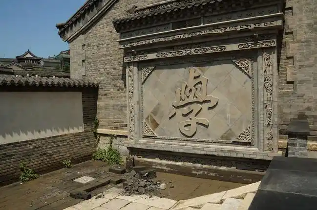 英华书院的火炬