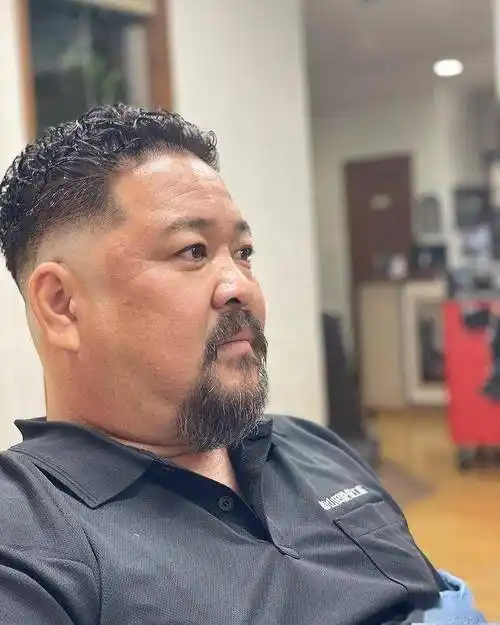 微胖男子剪短烫烫,效果真不赖,帅气还时尚_发型_男士_额头