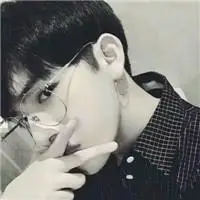 帅气男生戴眼镜头像
