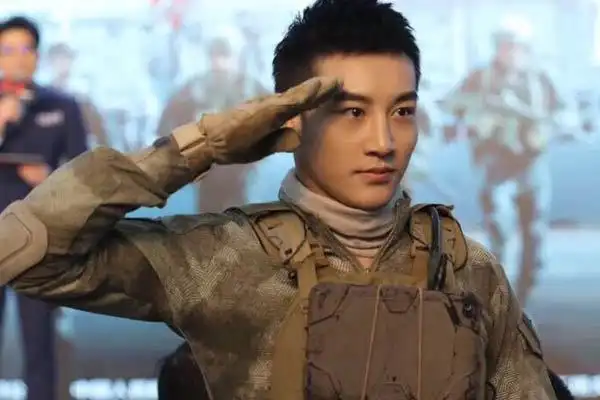 红海行动庄羽的扮演者是谁揭晓 寸头出镜英气十足