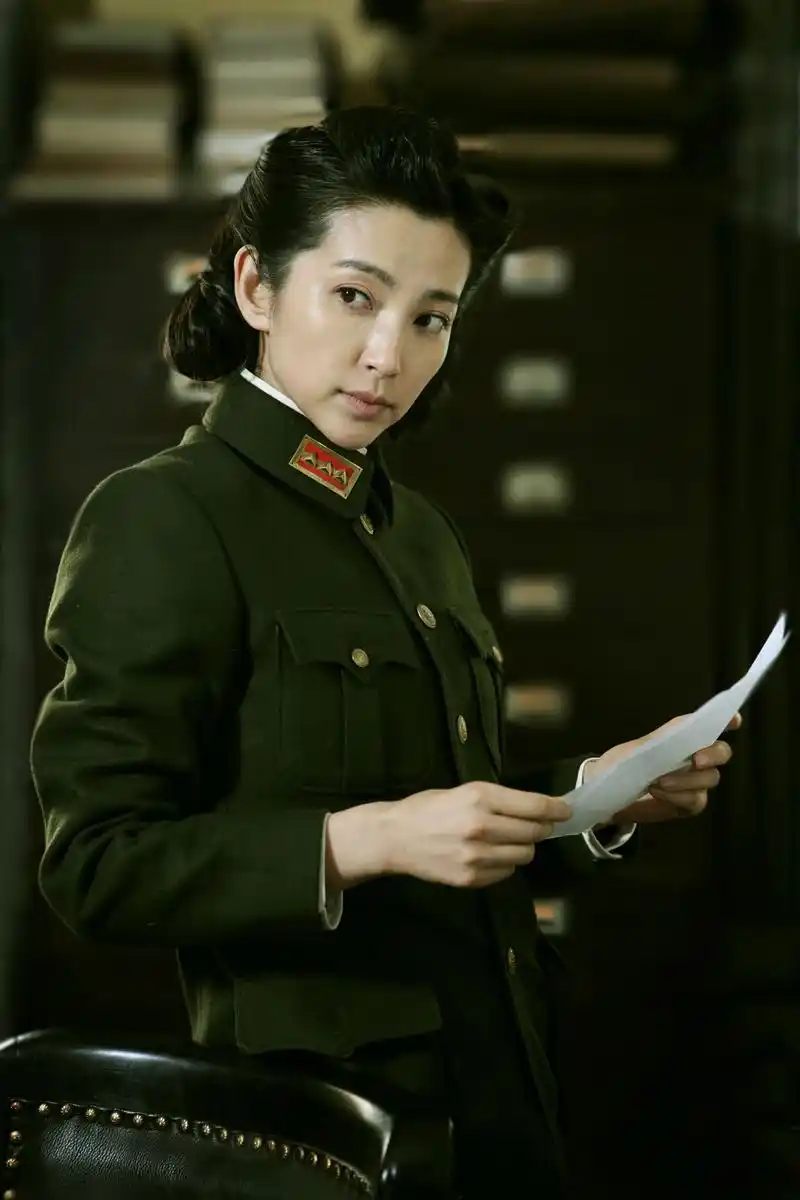 女明星穿上军装与众不同,杨幂,王鸥,刘涛都不及她!