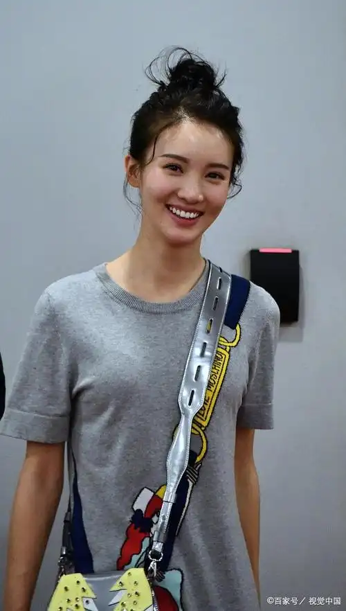 金晨是纸片人吗