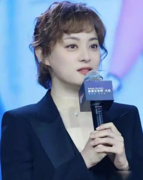 换个发型如同整容烫个羊毛卷扎俩小揪揪孙俪新造型