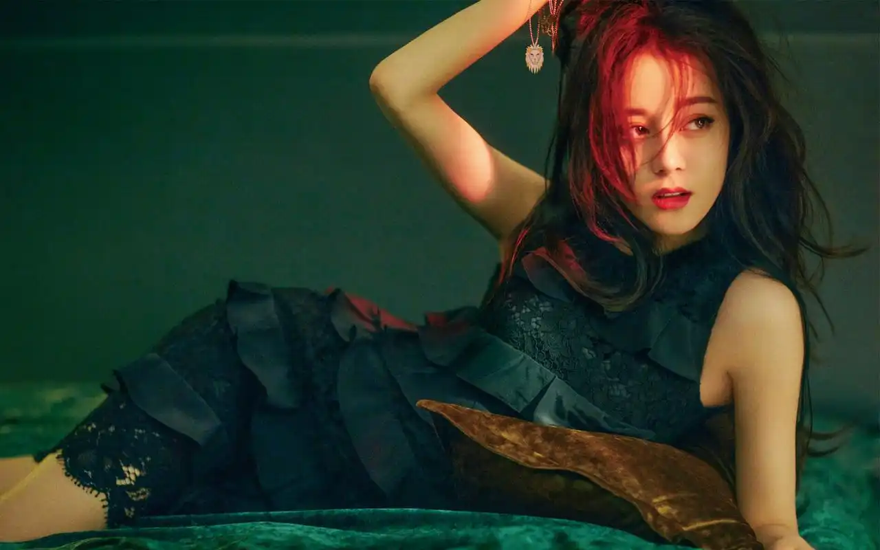 迪丽热巴杂志写真高清桌面电脑壁纸