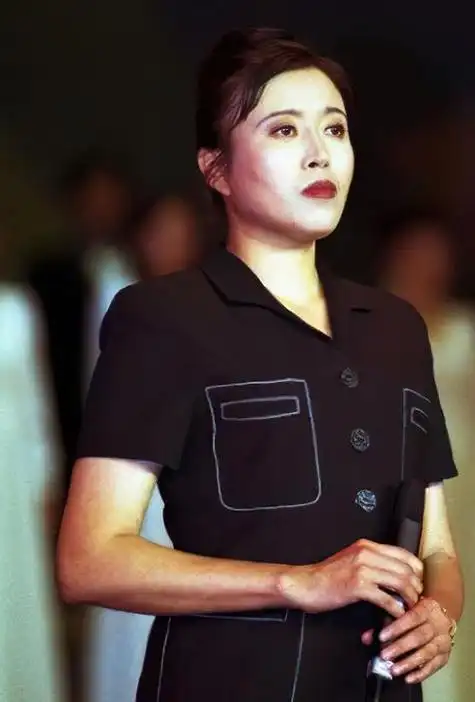 丁嘉丽谈孙红雷泪流满面(为孙红雷向导演下跪)(2)