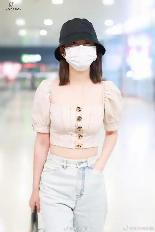 李沁居然也有小肚子