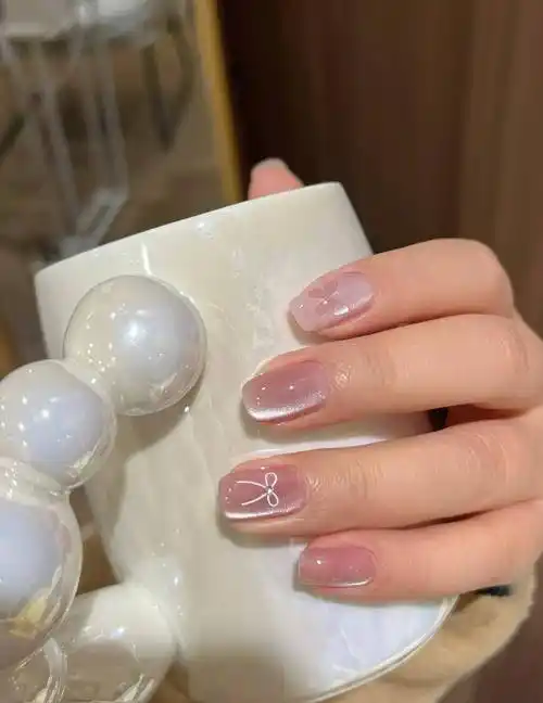 网红的猫眼美甲颜色和款式大盘点,显白显气质,让你美出新高度!