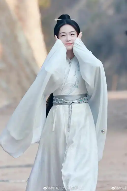 吴谨言新剧《春花厌》新造型饭拍路透图……__财经头条