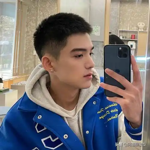 新年超好看的3款"男生短发"参考,剪完干净帅气又显时髦_发型_头发_阿